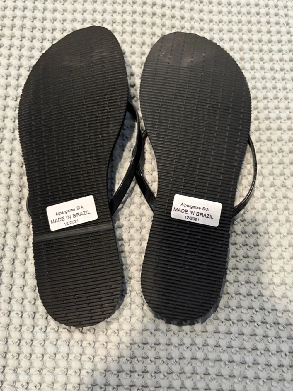 Havaianas Slim Flip Flops in Black - Picture 4 of 4